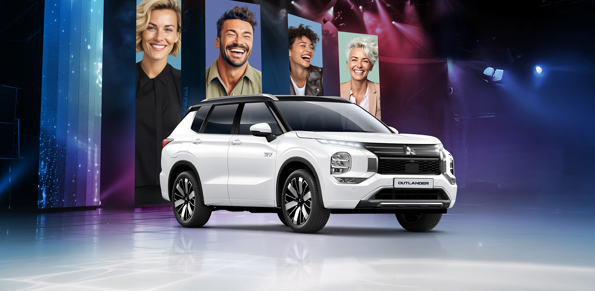 Mitsubishi Outlander Intro Edition Eine Bühne mit dem Outlander Intro Edition und Bannern im Hintergrund auf denen lachende Menschen zu sehen sind