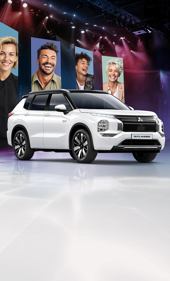 Mitsubishi Outlander Intro Edition Eine Bühne mit dem Outlander Intro Edition und Bannern im Hintergrund auf denen lachende Menschen zu sehen sind